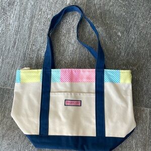 Original Vineyard Vines zippered tote with whale icon design NWOT